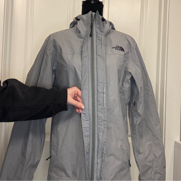 The North Face Men’s Silver Ski Jacket - Picture 2 of 7